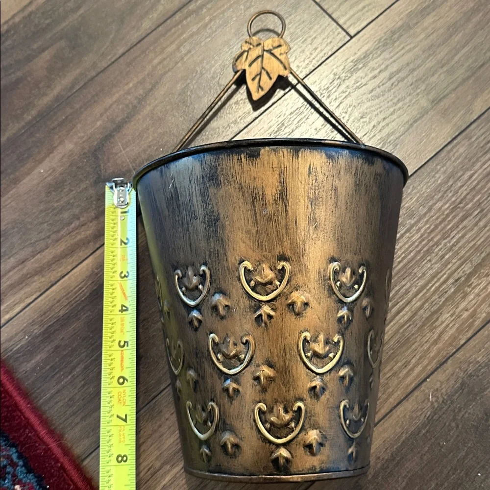 Rustic Metal Hanging Wall Basket Swirled Design Handle Garden Decor Leaf vase